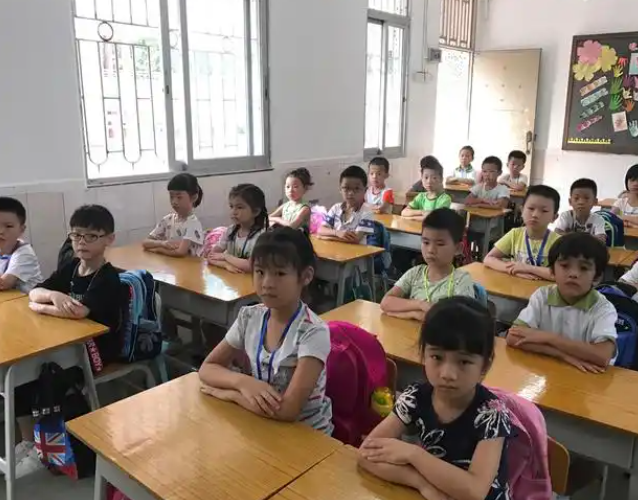 同学们接纳自我学会沟通以积极阳光的心态迎候新学期